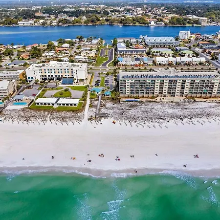 Chic Fort Walton Condo About 2 Blocks To Beach!